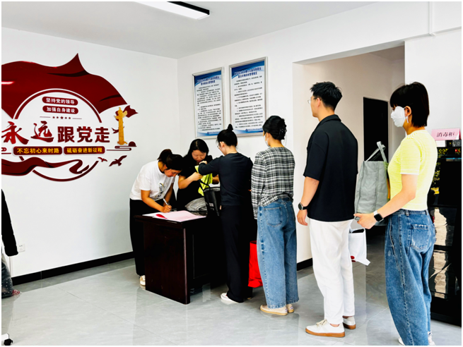 黨團聯(lián)建獻愛心 紅色物業(yè)傳溫情